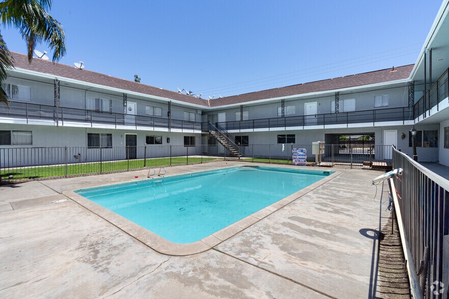 More Photos Of 3143 S H St, Bakersfield Apartments For Sale