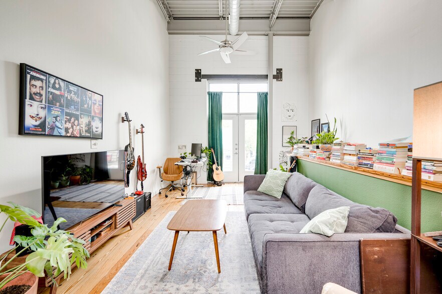 More Photos Of 1305 E 6th St, Austin Office For Lease