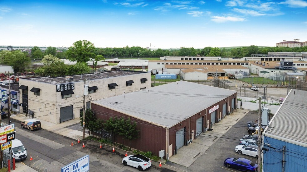 More Photos Of 141 Industrial Loop, Staten Island Warehouse For Sale