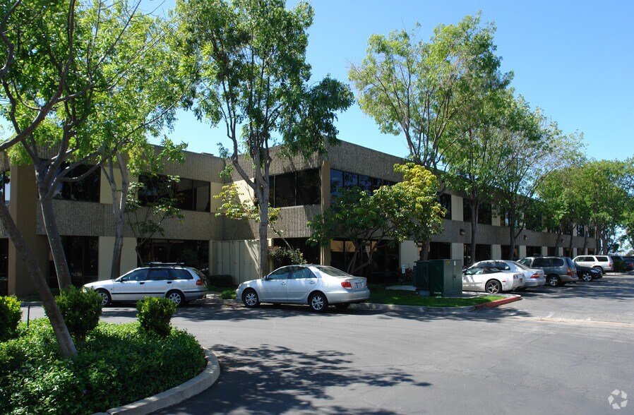 More Photos Of 1011 BRIOSO DR, Costa Mesa Research And Development For Lease
