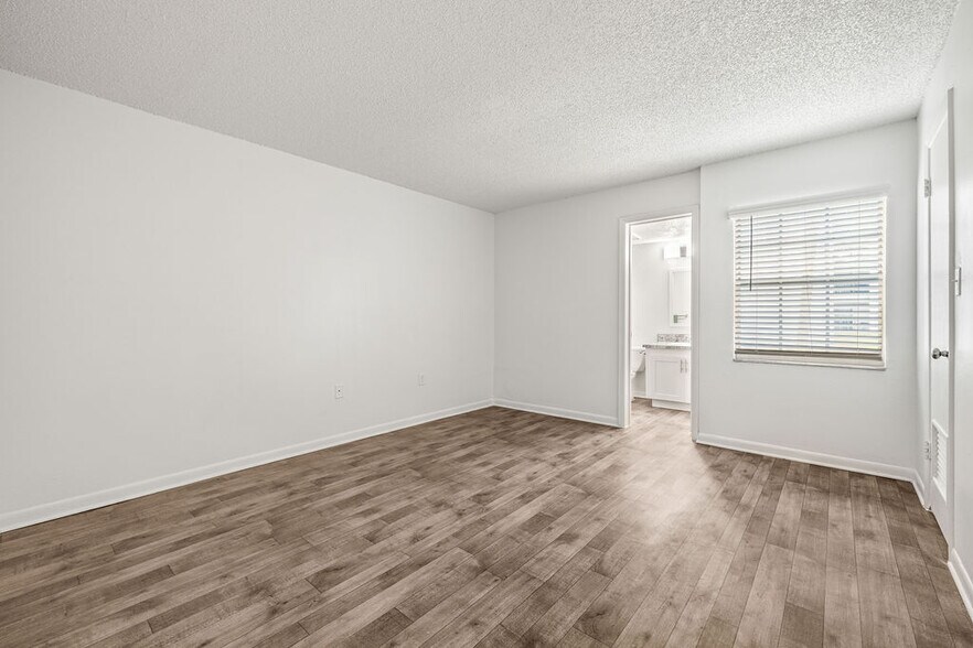 More Photos Of 7315 W Hanna Ave, Tampa Apartments For Sale