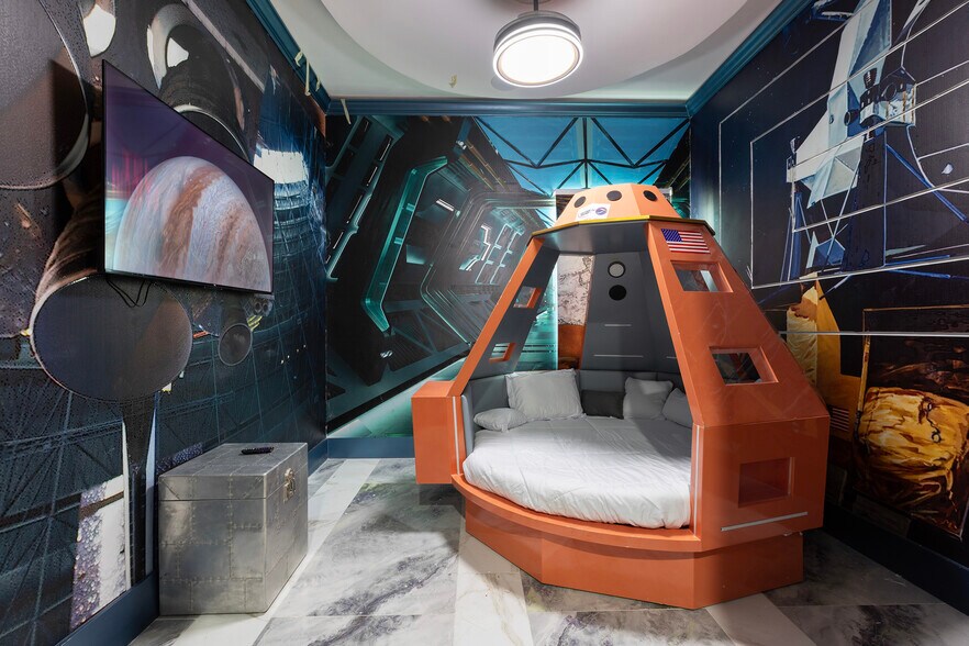 More Photos Of 1015 Fantasy Dr, Davenport Specialty For Sale