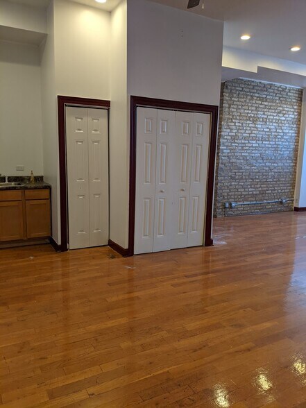 More Photos Of 2101-2107 N Pulaski Rd, Chicago Apartments For Lease