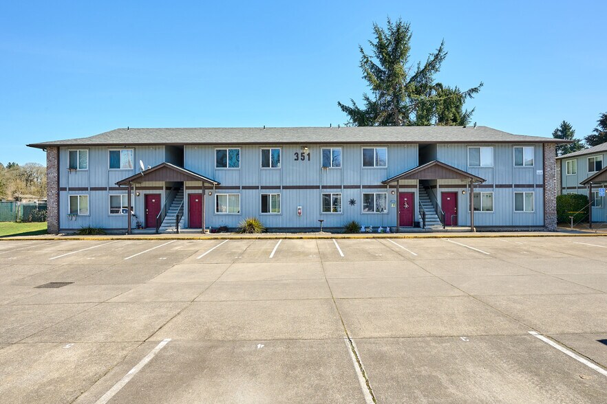 Primary Photo Of 351 Main St, Jefferson Apartments For Sale