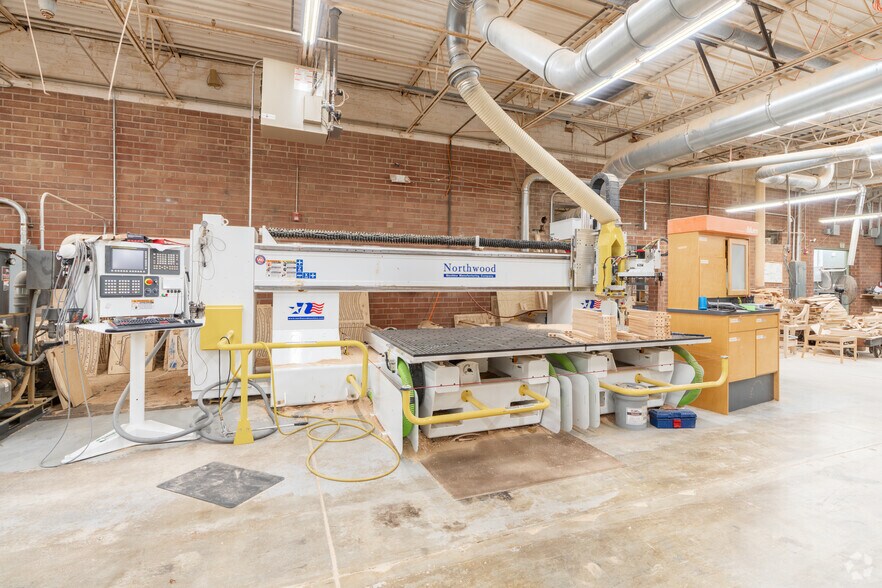 More Photos Of 980 3rd Ave SE, Hickory Warehouse For Lease