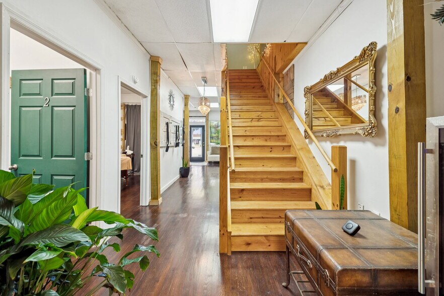 More Photos Of 220 Public Sq, Lafayette General Retail For Sale