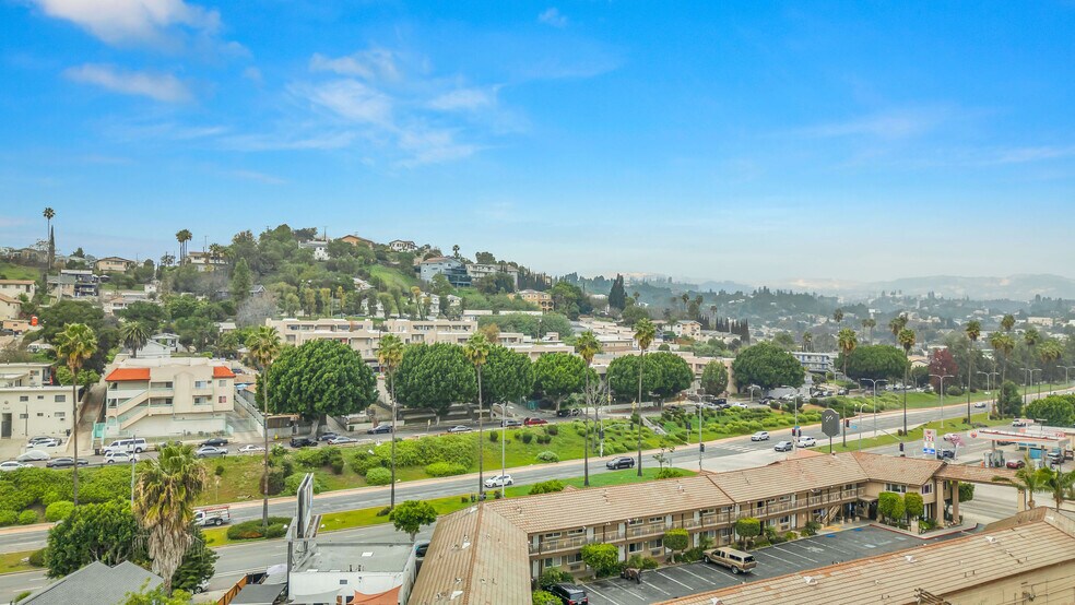 More Photos Of 5353 Oakland St, Los Angeles Apartments For Sale