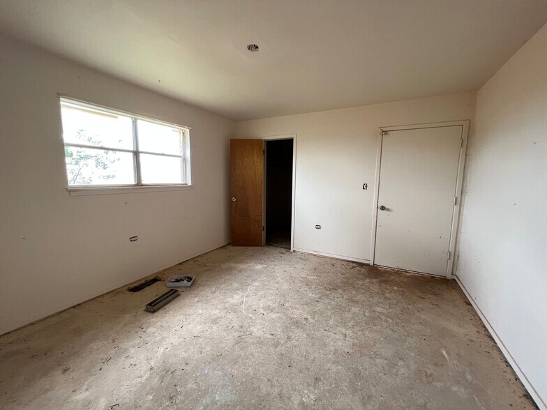 More Photos Of 2500 N Main St, Tahoka Hotel For Sale