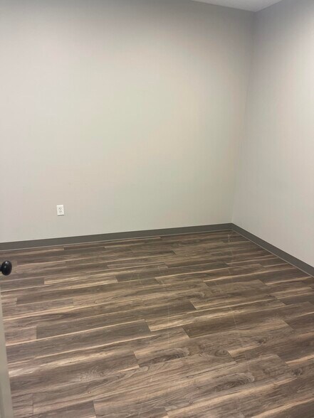 More Photos Of 2032 Wooddale Blvd, Baton Rouge Office For Lease