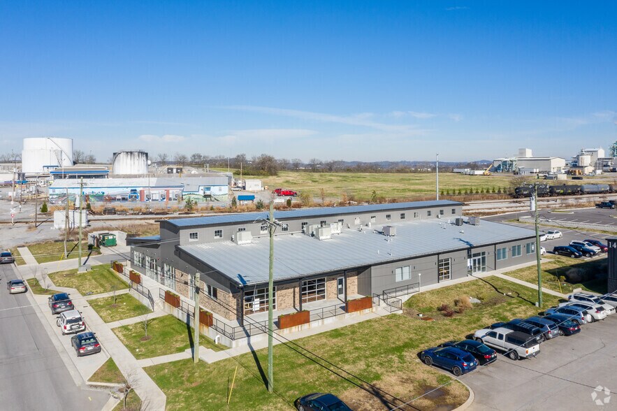 More Photos Of 5022-5026 Centennial Blvd, Nashville Unknown For Lease