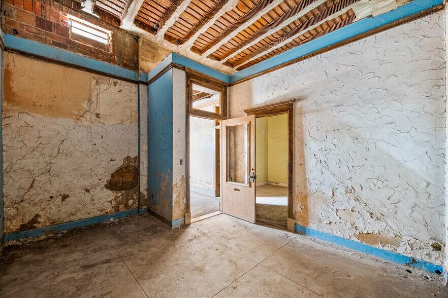 More Photos Of 502 S Main St, Rock Springs General Retail For Sale