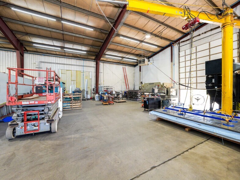 More Photos Of 2079 Deschutes Dr, Stayton Manufacturing For Lease
