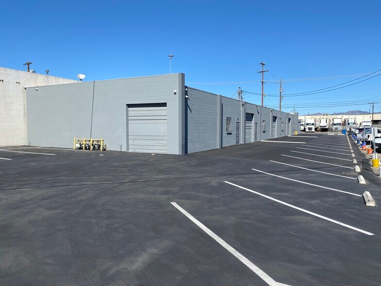 More Photos Of 15208-15210 Stagg St, Van Nuys Warehouse For Lease