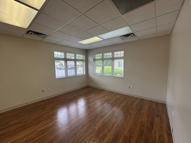 More Photos Of 440 Beecher Rd, Columbus Medical For Sale