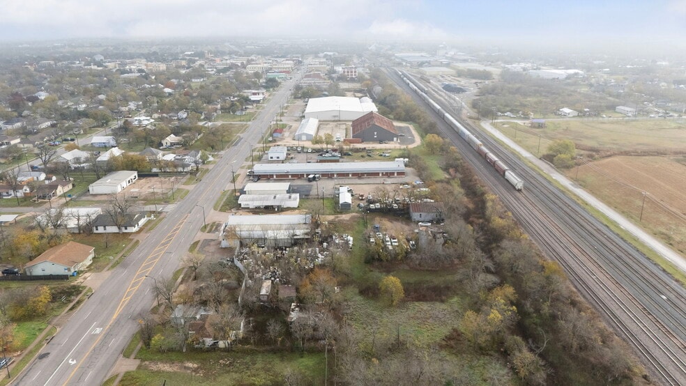 More Photos Of 919 W 2nd St, Taylor Land For Sale