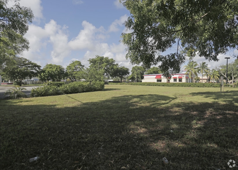 More Photos Of 801 W Hallandale Beach Blvd, Hallandale Beach Land For Lease