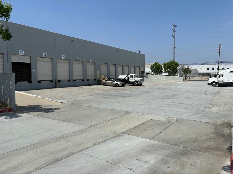 More Photos Of 11160 Hindry Ave, Los Angeles Warehouse For Lease