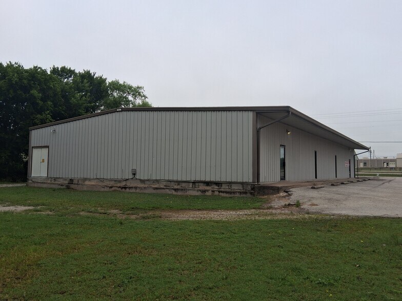More Photos Of 101 Chuck Sewell Dr, Marietta General Retail For Sale