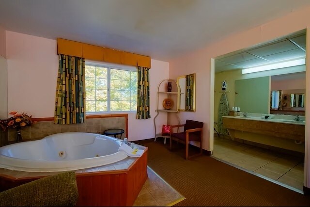 More Photos Of 3169 E Van Buren, Eureka Springs Hotel For Sale