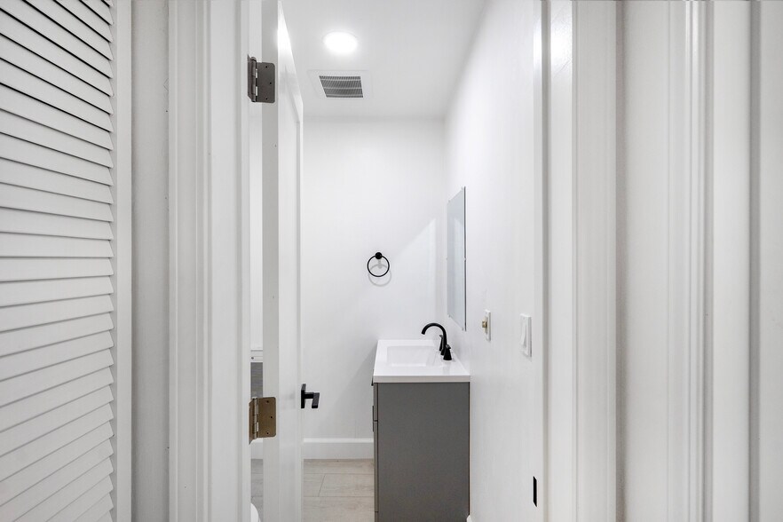 More Photos Of 50 W Main Ave, Morgan Hill Office Residential For Lease