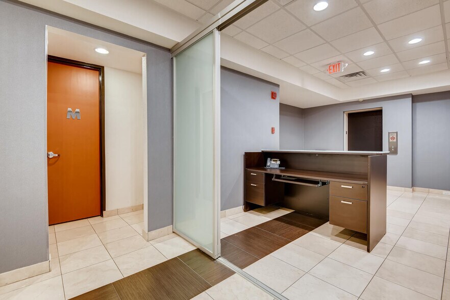 More Photos Of 228 S 4th St, Las Vegas Office For Sale