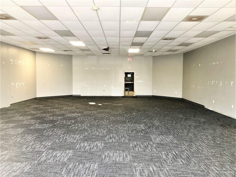 More Photos Of 4322 N Conway Ave, Palmhurst Freestanding For Lease