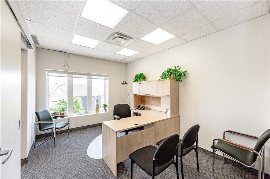 More Photos Of 2904 South Sheridan Way, Oakville Medical For Lease