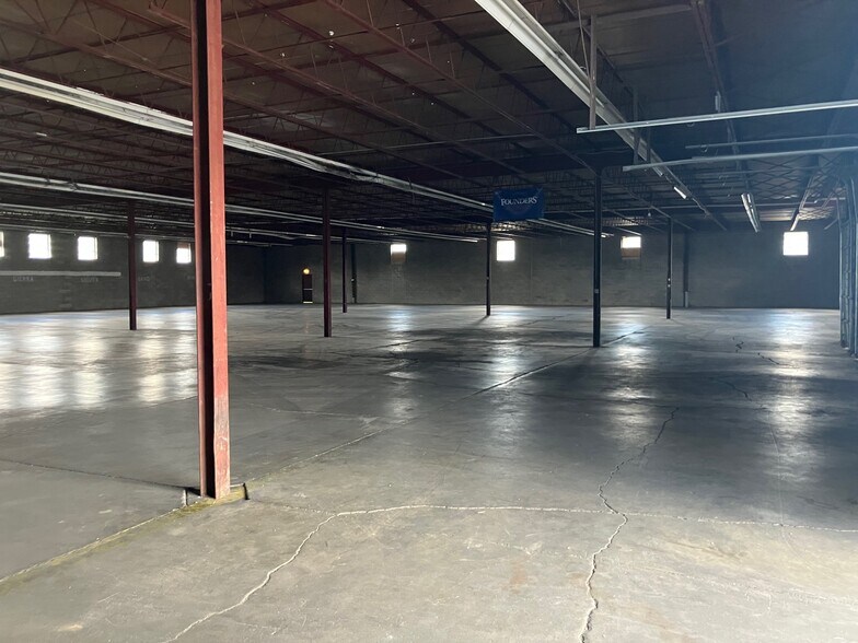 More Photos Of 105 C St, Kenova Warehouse For Lease