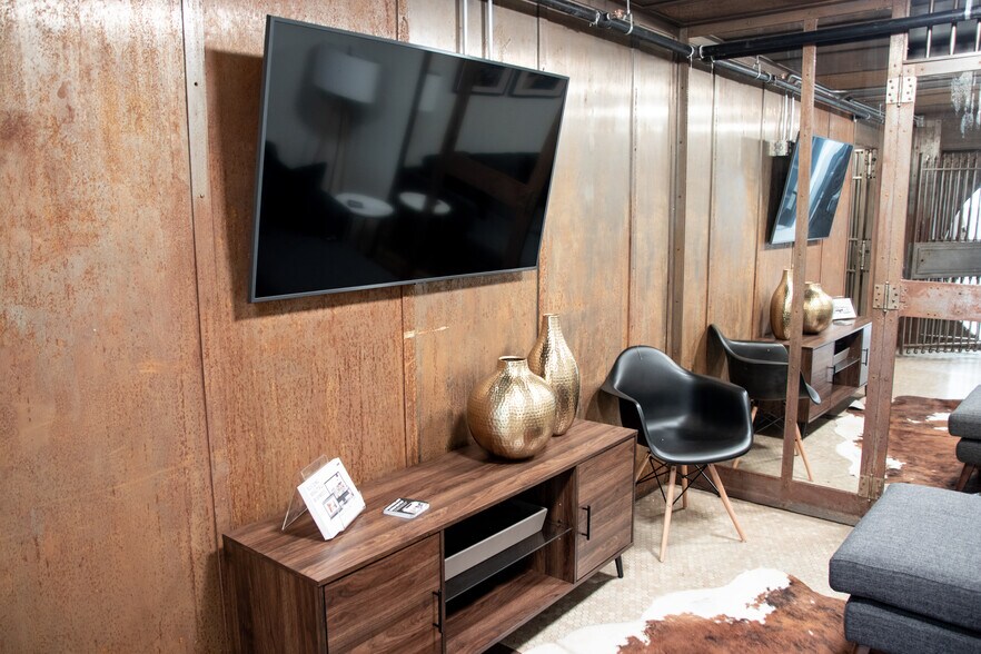 More Photos Of 201 S Broadway Ave, Albert Lea Loft Creative Space For Lease