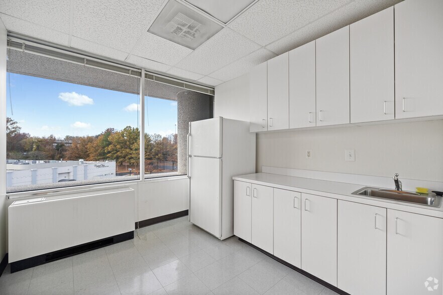 More Photos Of 12011 Lee Jackson Memorial Hwy, Fairfax Medical For Lease