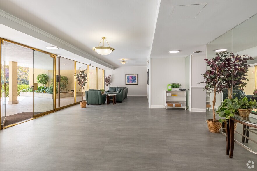 More Photos Of 303 N Swall Dr, Beverly Hills Apartments For Sale