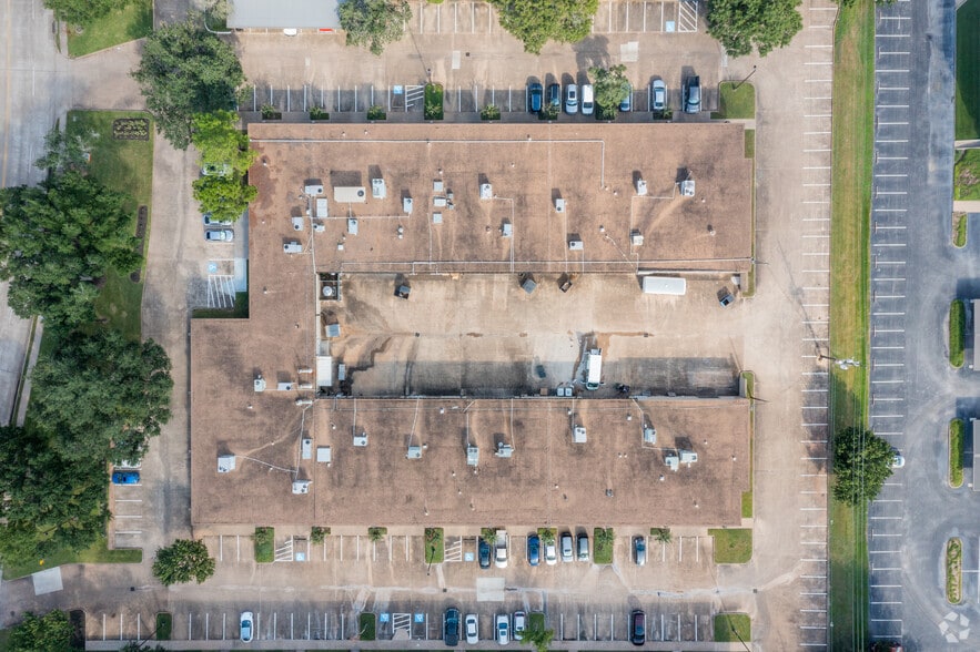 More Photos Of 16203 Park Row, Houston Light Distribution For Lease