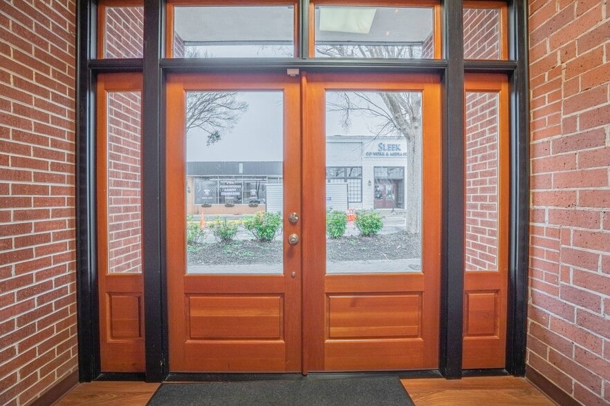 More Photos Of 48 Griffin St, McDonough Storefront For Sale