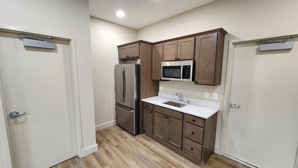 More Photos Of 272 E Kemper Rd, Loveland Industrial For Lease