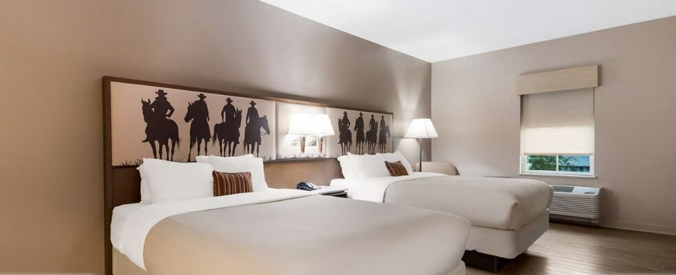 More Photos Of 711 Main St, Bandera Hotel For Sale