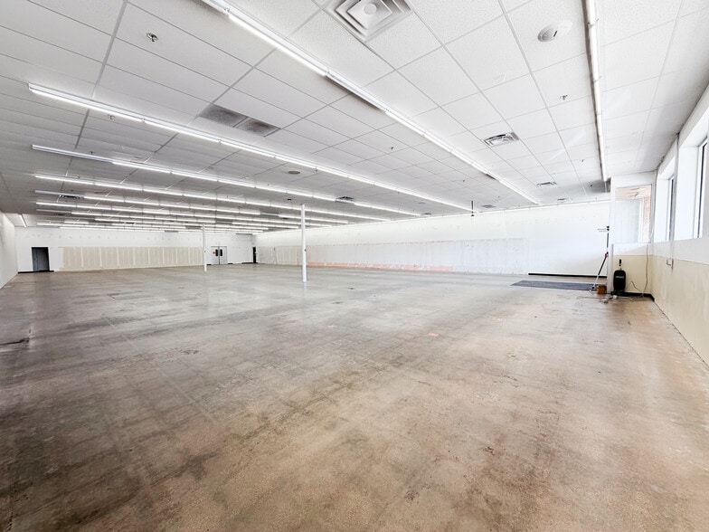 More Photos Of 2502-2504 50th St, Lubbock Freestanding For Lease