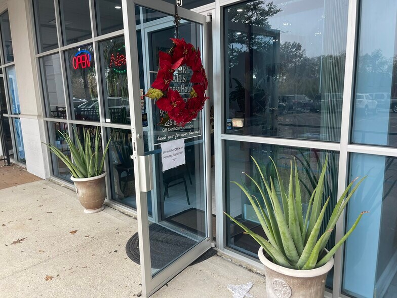 More Photos Of 5810 Main St, Zachary Unknown For Lease