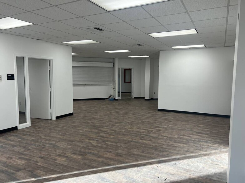 More Photos Of 275 Portsmouth Ave, Stratham Light Manufacturing For Lease