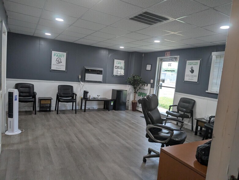 More Photos Of 30 Commerce Park Dr, Dayton Warehouse For Lease