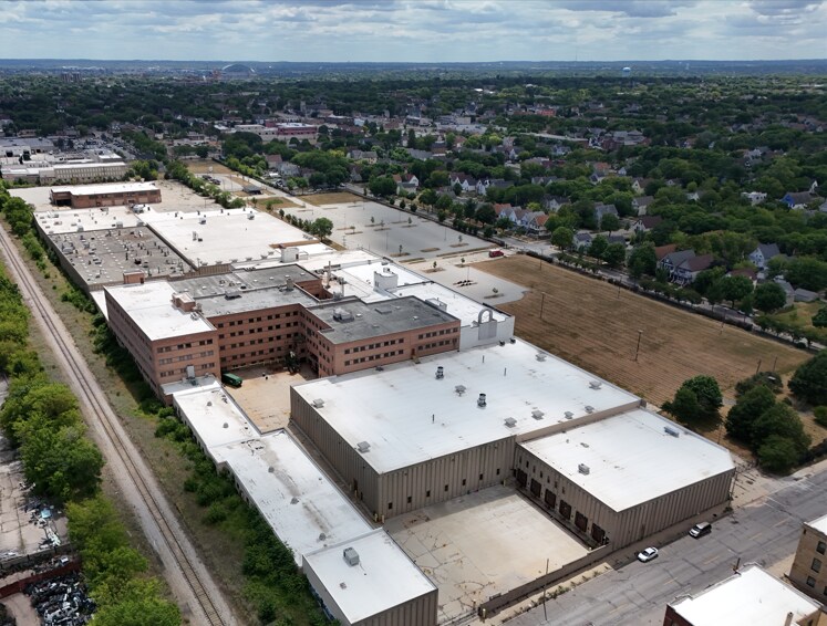 More Photos Of 2600 N 32nd St, Milwaukee Manufacturing For Sale