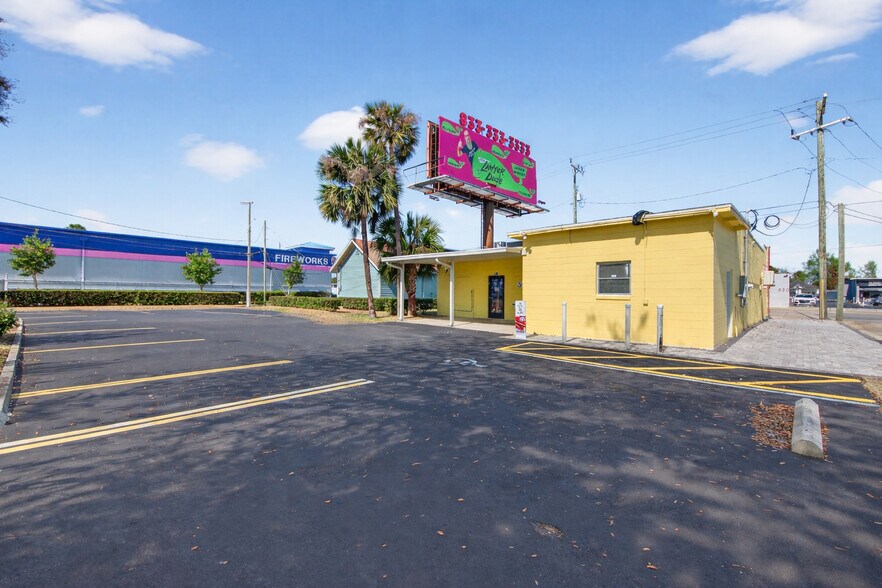 More Photos Of 517-519 W International Speedway Blvd, Daytona Beach Freestanding For Sale