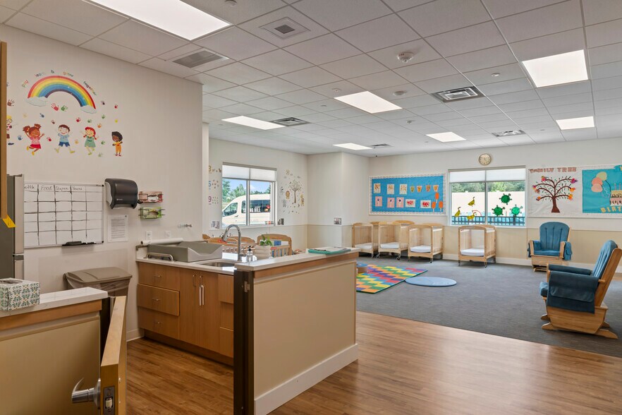 More Photos Of 42525 Tall Cedars Pkwy, Chantilly Schools For Lease