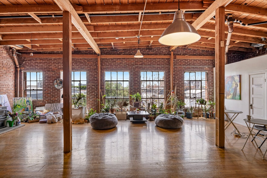 More Photos Of 1327 Willow St, Los Angeles Office For Sale