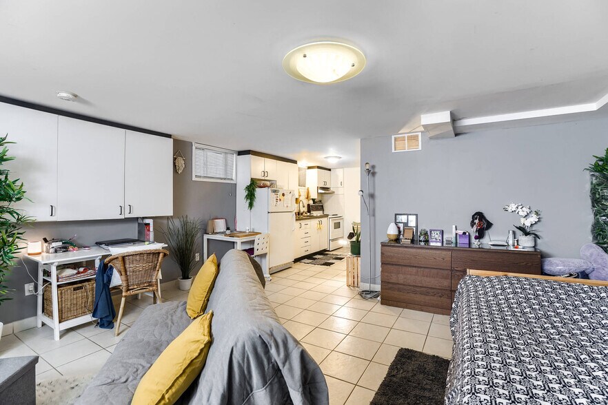 More Photos Of 4 Oriole Gdns, Toronto Apartments For Sale