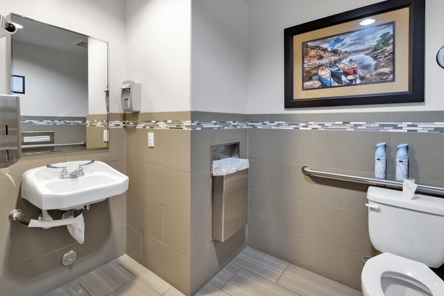 More Photos Of 15095 Amargosa Rd, Victorville Medical For Lease