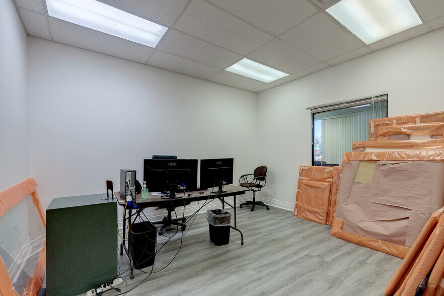 More Photos Of 4367 W Sunset Rd, Las Vegas Warehouse For Sale