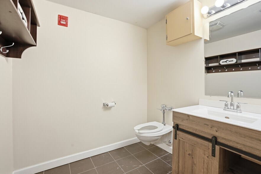 More Photos Of , Chicago Office For Sale