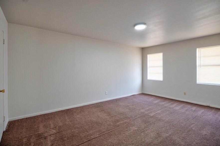 More Photos Of 2500 W 26th St, Plainview Apartments For Sale