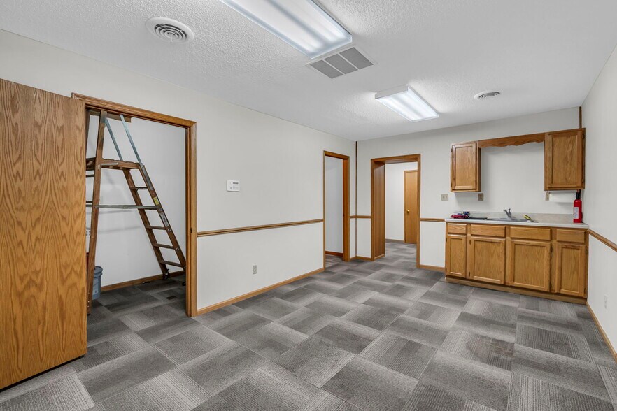 More Photos Of 112 S Pine St, Norborne Bank For Sale