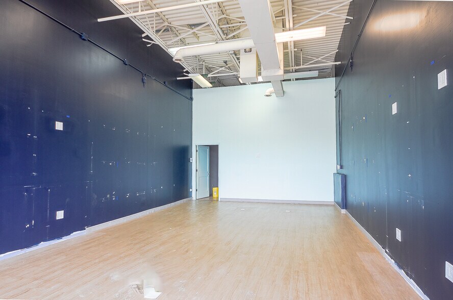 More Photos Of 425-445 Lake St, Addison Unknown For Lease
